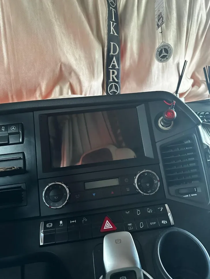 Переходная рамка Mercedes-Benz Actros (2011-2023) (9")